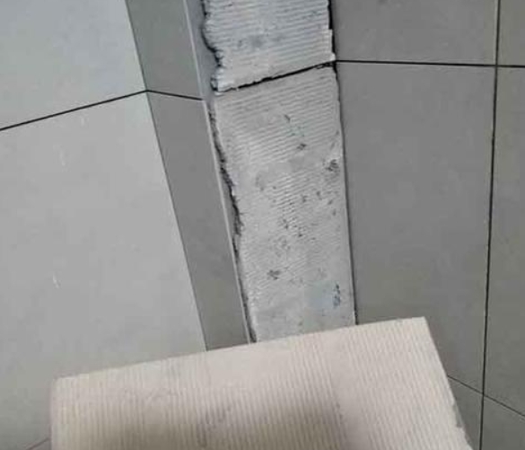 宁陕瓷砖空鼓维修公司分享下厨房瓷砖脱落的补救措施。